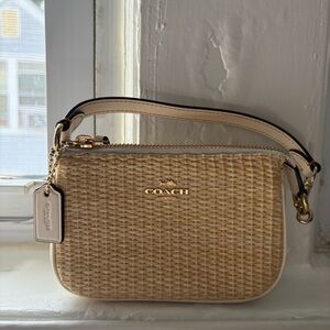 Coach Nolita 19 in Straw & White